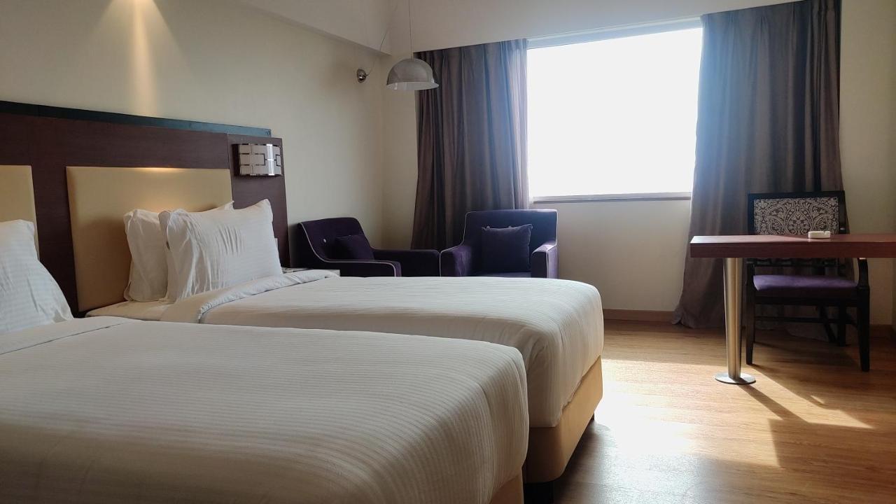 Manjeera Sarovar Premiere Hotel Rājahmundry Екстериор снимка