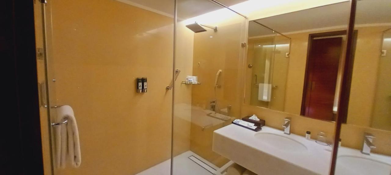 Manjeera Sarovar Premiere Hotel Rājahmundry Екстериор снимка