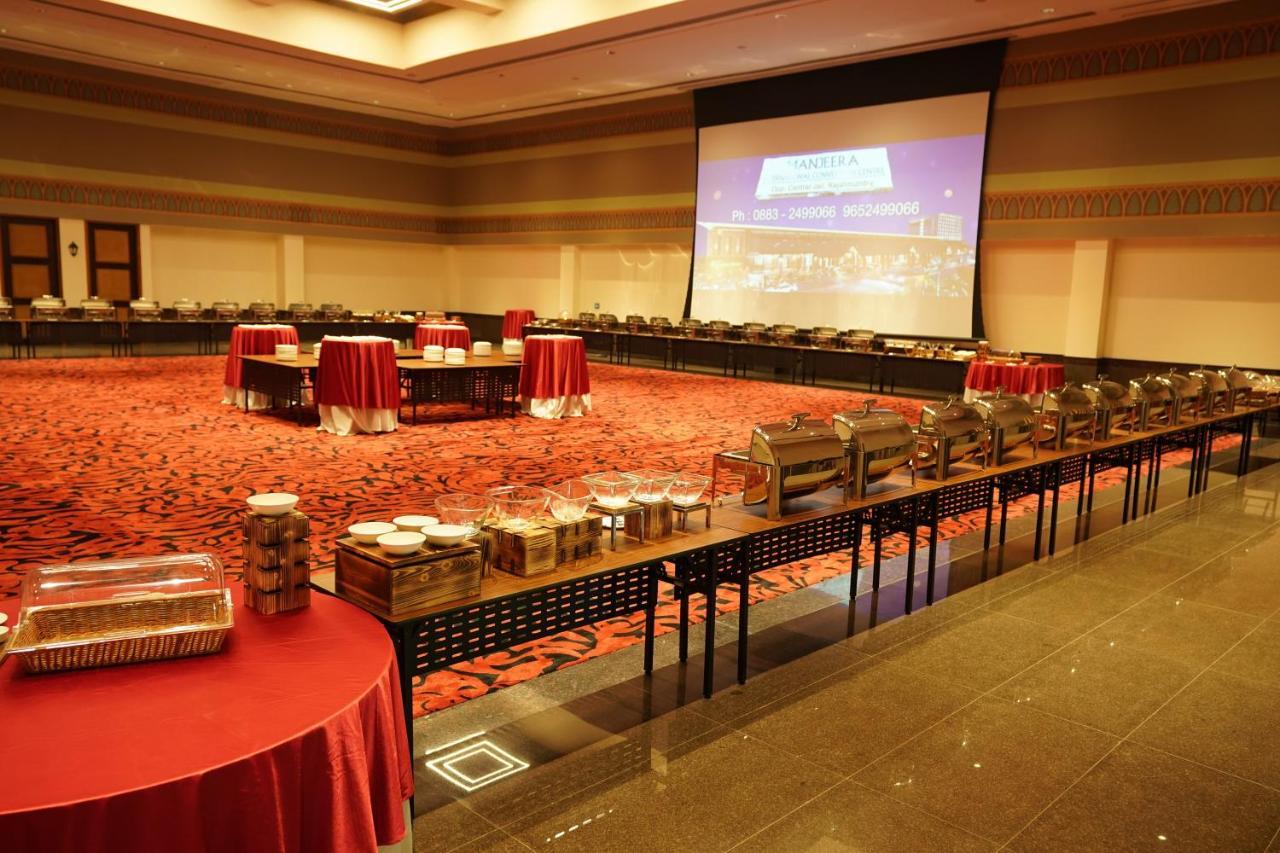 Manjeera Sarovar Premiere Hotel Rājahmundry Екстериор снимка