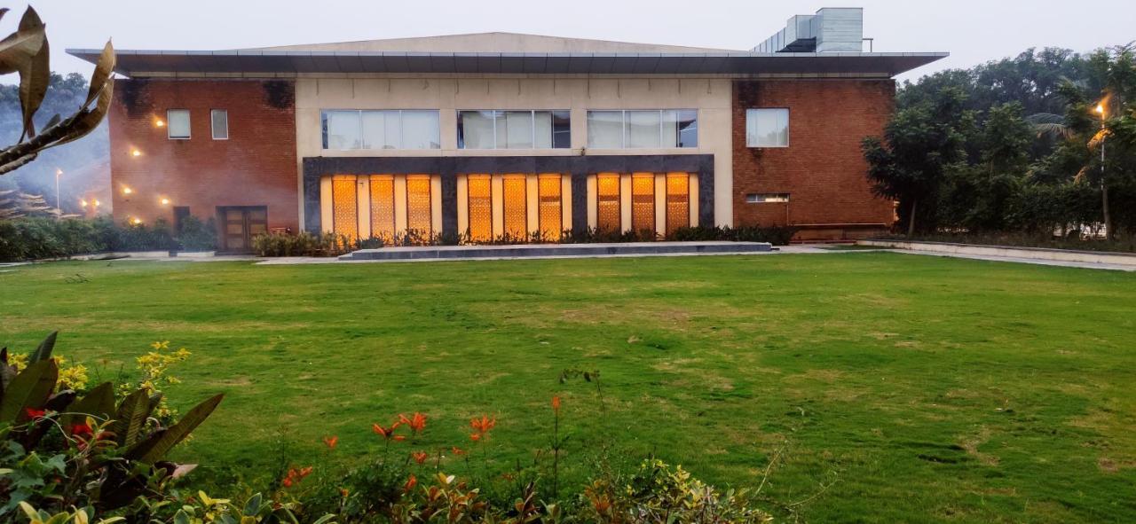 Manjeera Sarovar Premiere Hotel Rājahmundry Екстериор снимка