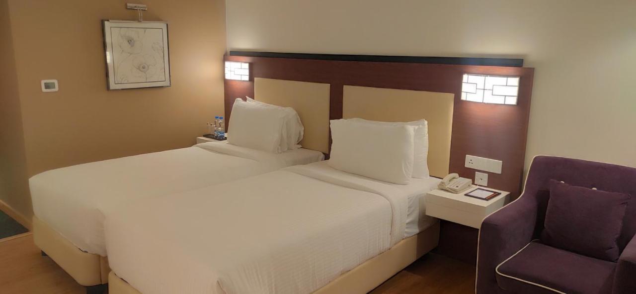 Manjeera Sarovar Premiere Hotel Rājahmundry Екстериор снимка