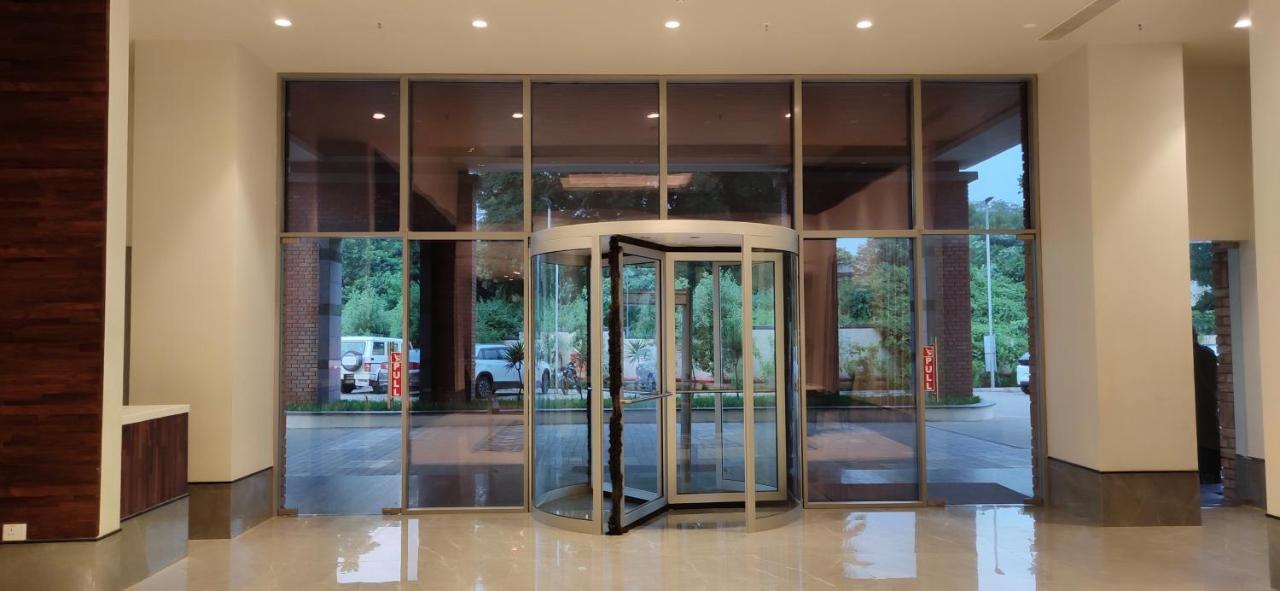 Manjeera Sarovar Premiere Hotel Rājahmundry Екстериор снимка