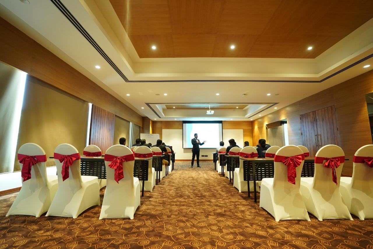 Manjeera Sarovar Premiere Hotel Rājahmundry Екстериор снимка