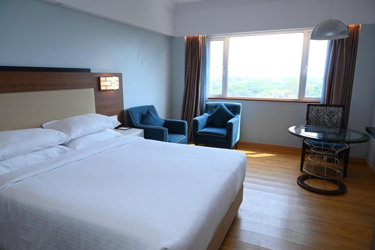 Manjeera Sarovar Premiere Hotel Rājahmundry Екстериор снимка