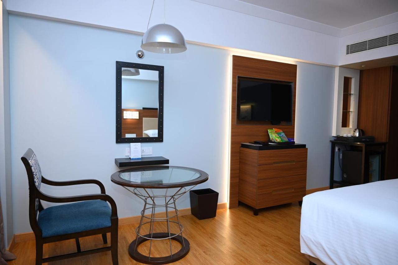 Manjeera Sarovar Premiere Hotel Rājahmundry Екстериор снимка