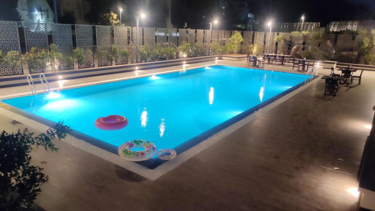 Manjeera Sarovar Premiere Hotel Rājahmundry Екстериор снимка