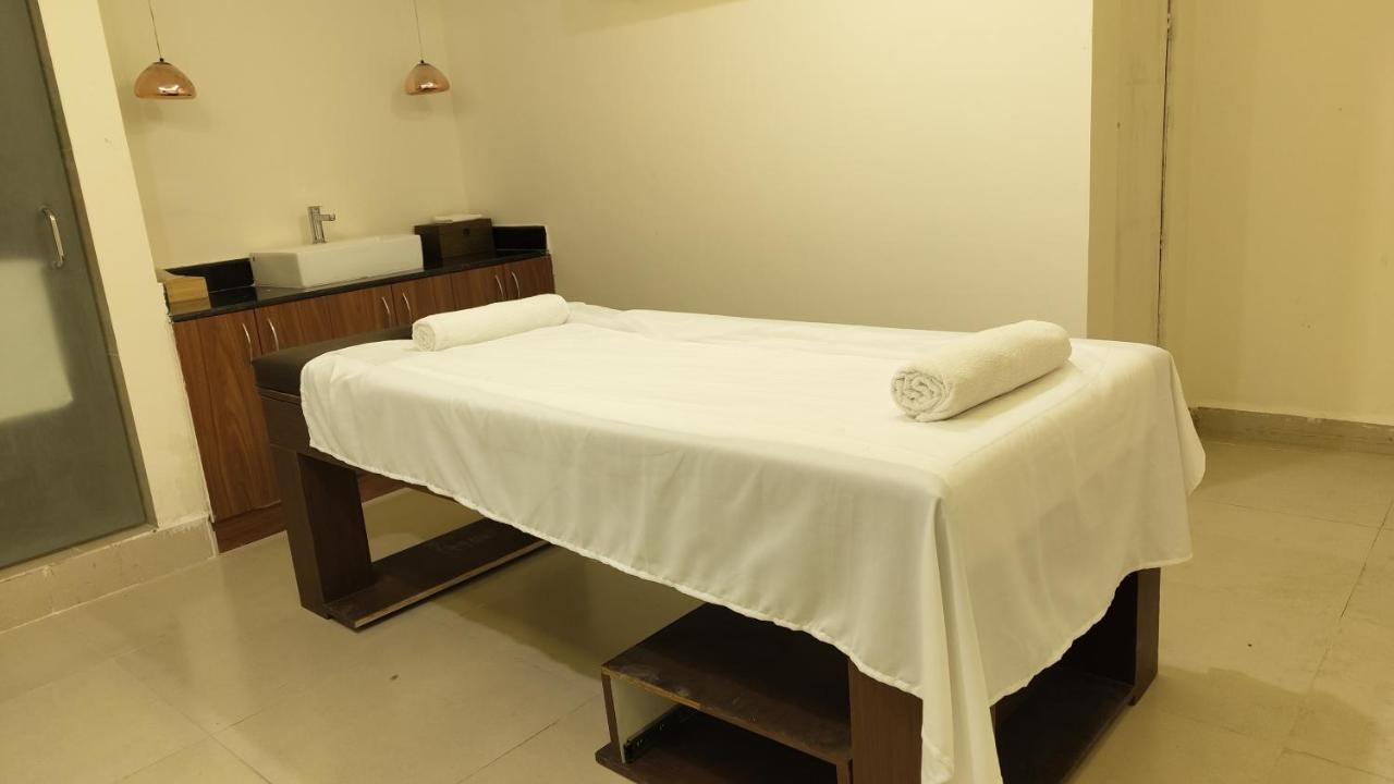 Manjeera Sarovar Premiere Hotel Rājahmundry Екстериор снимка